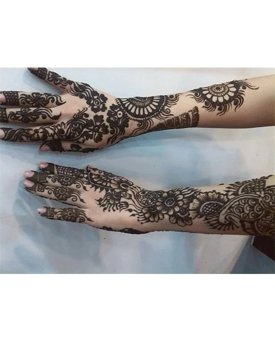 Spiral Droplet Trail On Back Hand Mehndi Design